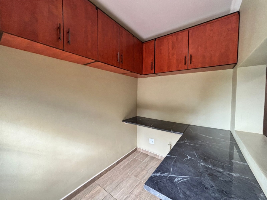 6 Bedroom Property for Sale in Flamwood North West